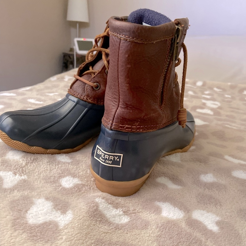 W’S Sperry Syren gulf duck boot.